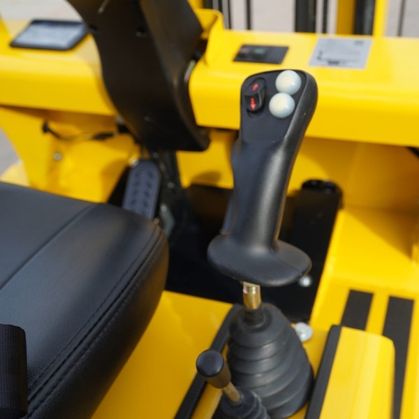 Chariot élévateur EUROTRAC AGRI 12