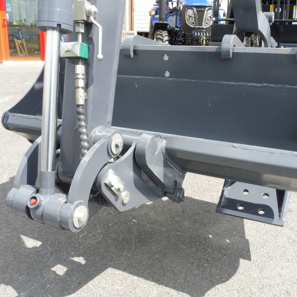 Mini-pelle EUROTRAC HE18
