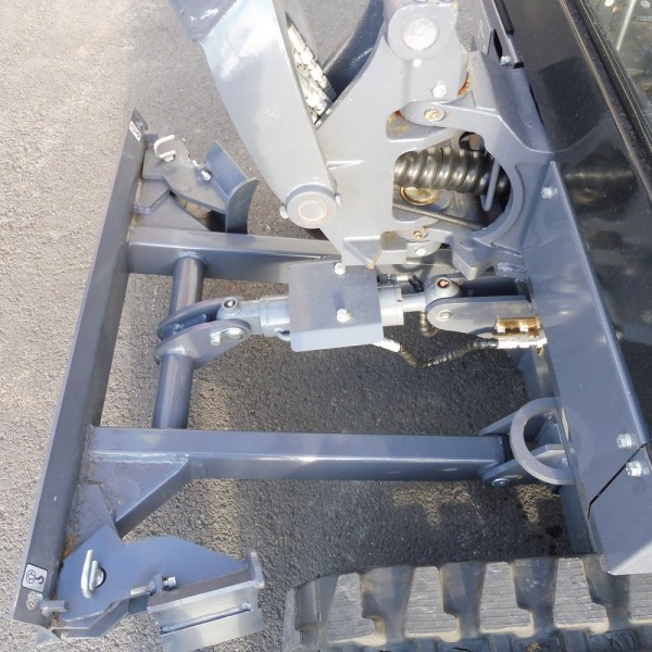 Mini-pelle EUROTRAC HE18 Cabine