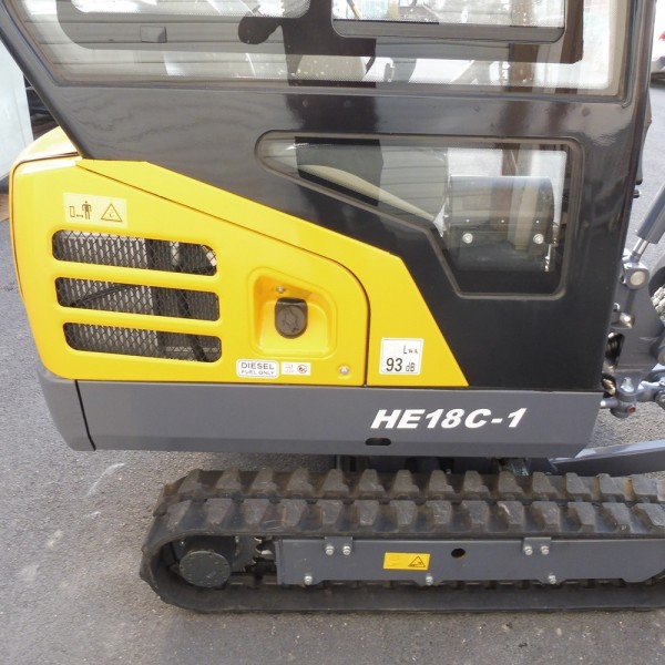 Mini-pelle EUROTRAC HE18 Cabine