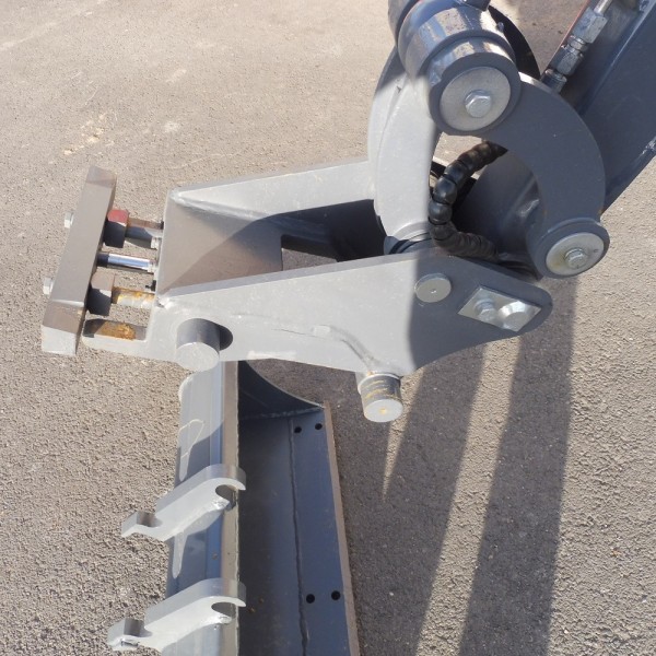 Mini-pelle EUROTRAC HE18 Cabine