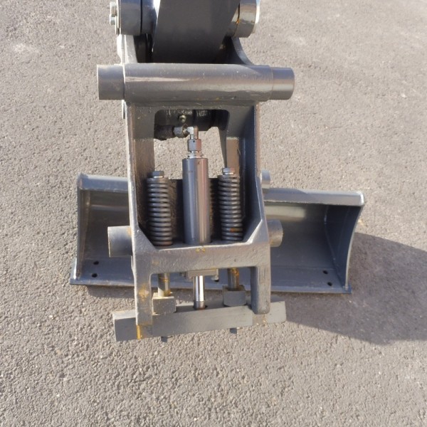 Mini-pelle EUROTRAC HE18 Cabine