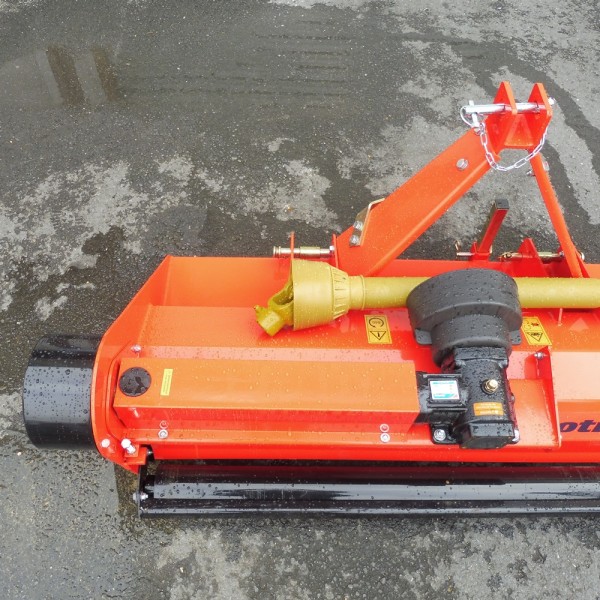 Broyeur horizontal à fléaux EUROTRAC EF 165