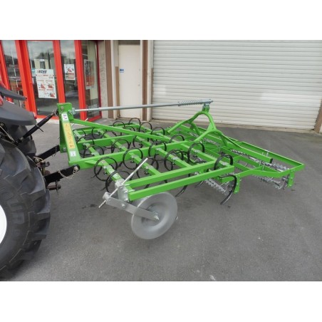 Cultivateur avec rouleaux arrière U724/3