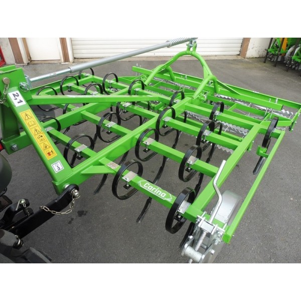 Cultivateur avec rouleaux arrière U724/3