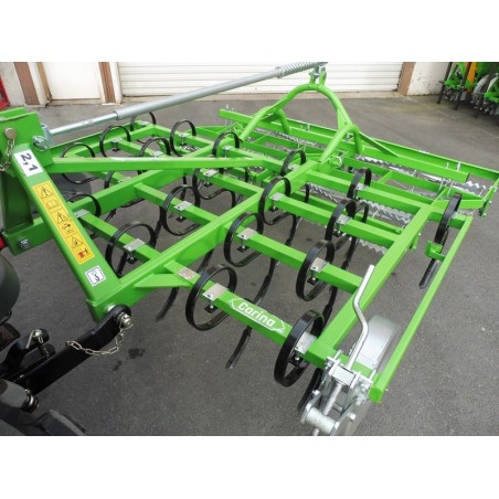 Cultivateur avec rouleaux arrière U724/3